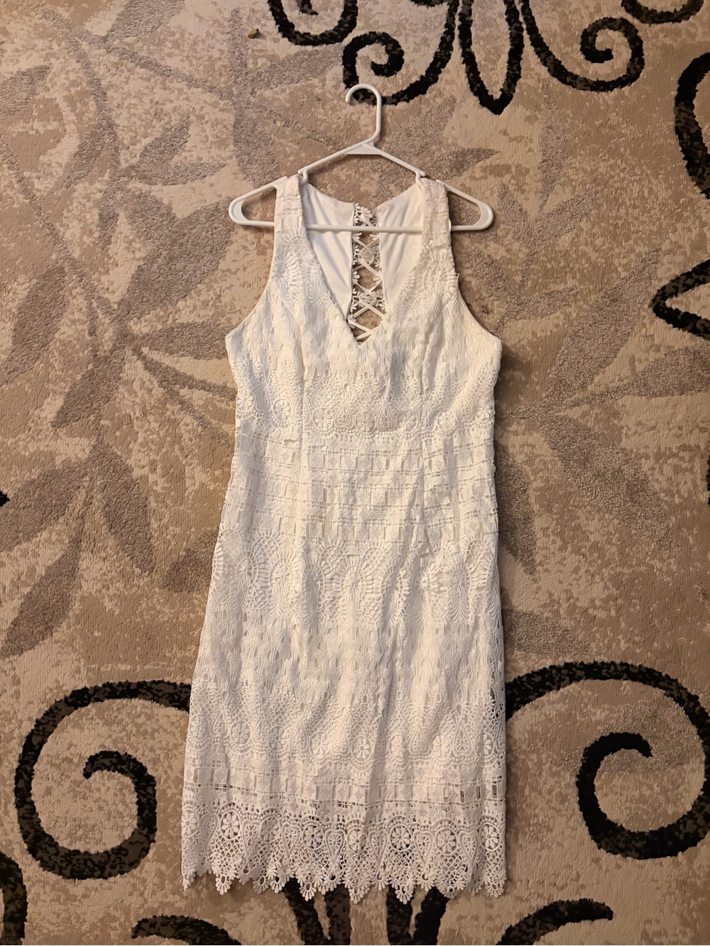 White Lace V-Neck Sleeveless Dress